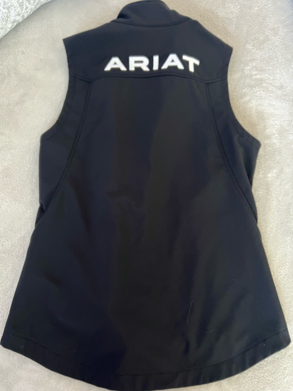 Ariat Black Women's Performance Softshell Vest with Contrasting Logo - Picture 2 of 3
